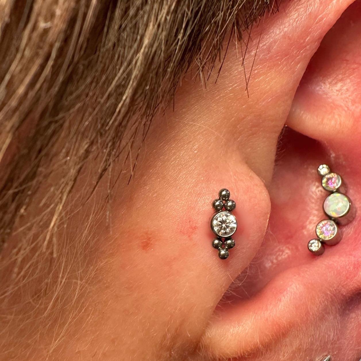 Steel Internally Threaded CZ 6 Beads Cluster Labret