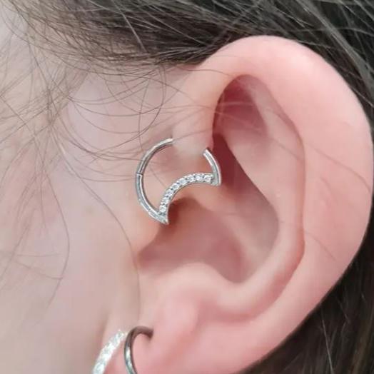 G23 Titanium CZ Crescent Moon Hinged Clicker