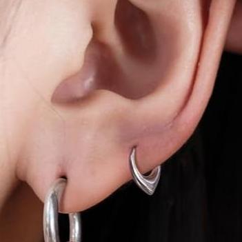 Steel Chunky Thick Teardrop Chevron Hinged Clicker
