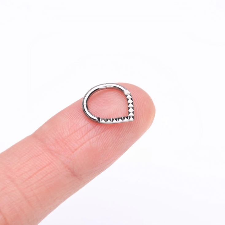 Steel Pyramid Cut Chevron Hinged Segment Clicker