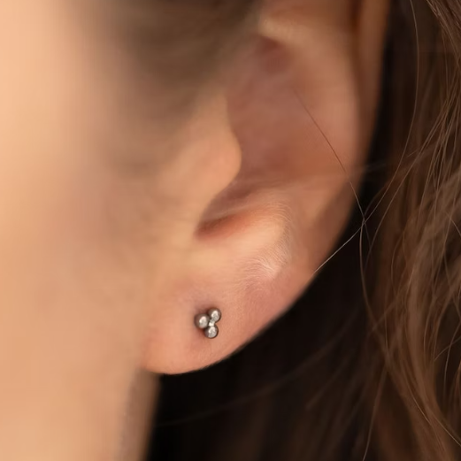 G23 Titanium Internally Threaded Trinity Bead Tragus Labret