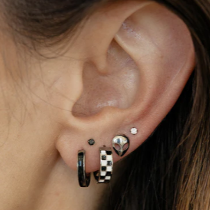16G Steel Alien Internally Threaded Tragus Labret