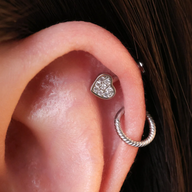 G23 Titanium 4mm Base Internally Threaded Vertical Helix Labret Shaft