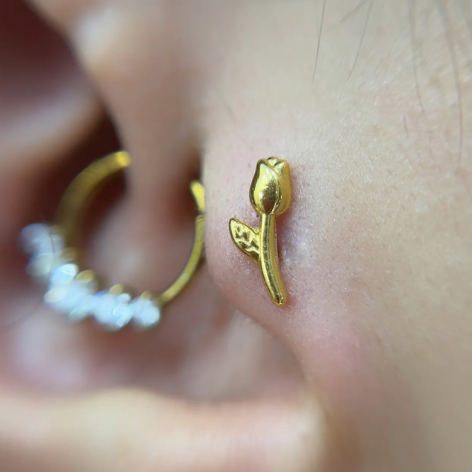 G23 Titanium Internally Threaded 3D Rose Tragus Labret