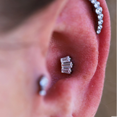 G23 Titanium Threadless Push In 3 Baguette CZ Cluster Labret
