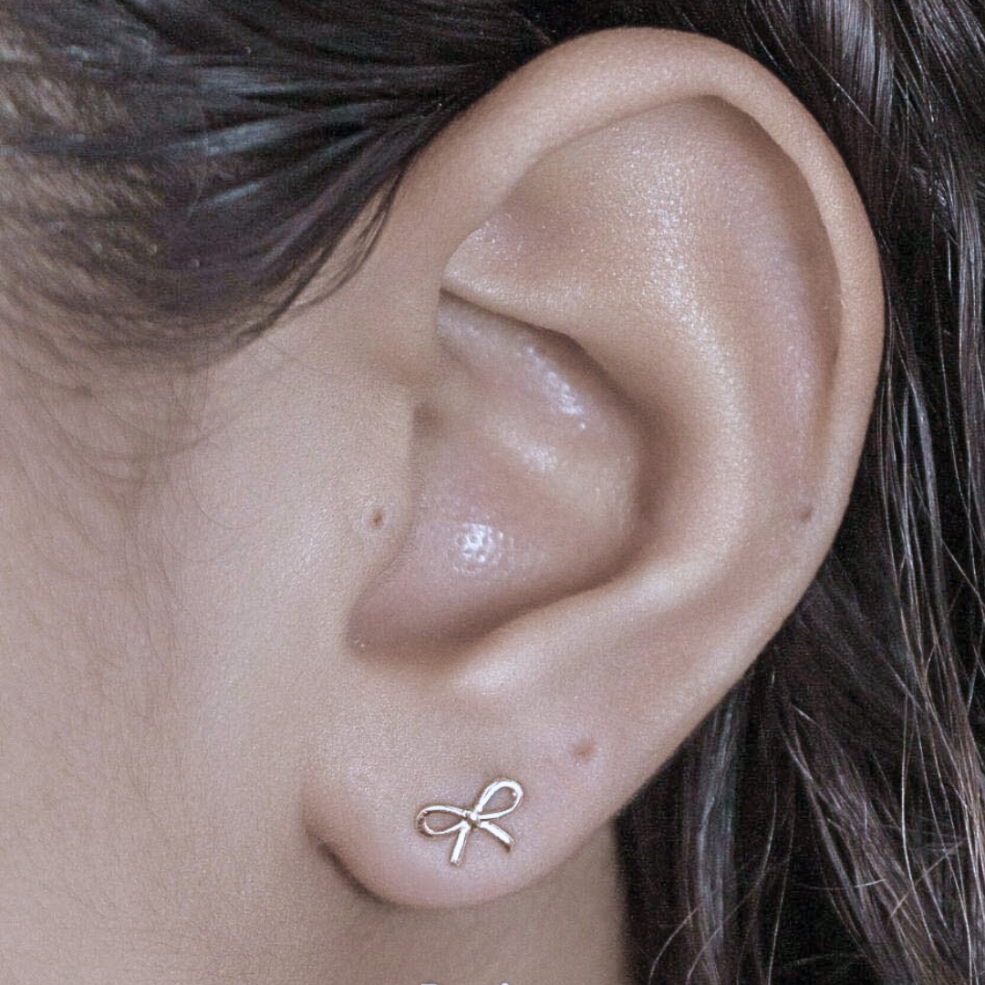 G23 Titanium Threadless Push In 3D Ribbon Bow Labret