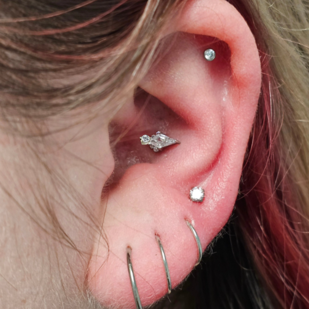 G23 Titanium Threadless Push In Pointed Kite CZ Labret