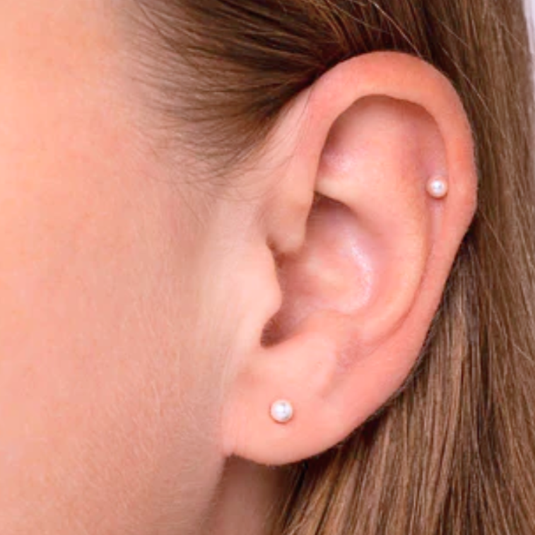 Steel Internally Threaded Pearl Tragus Labret
