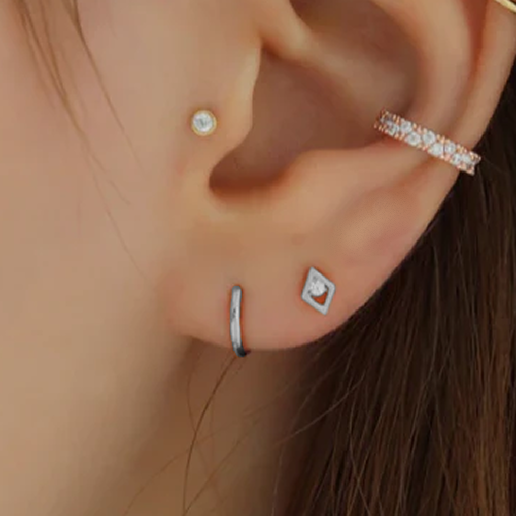 G23 Titanium Threadless Push In Rhombus CZ Labret