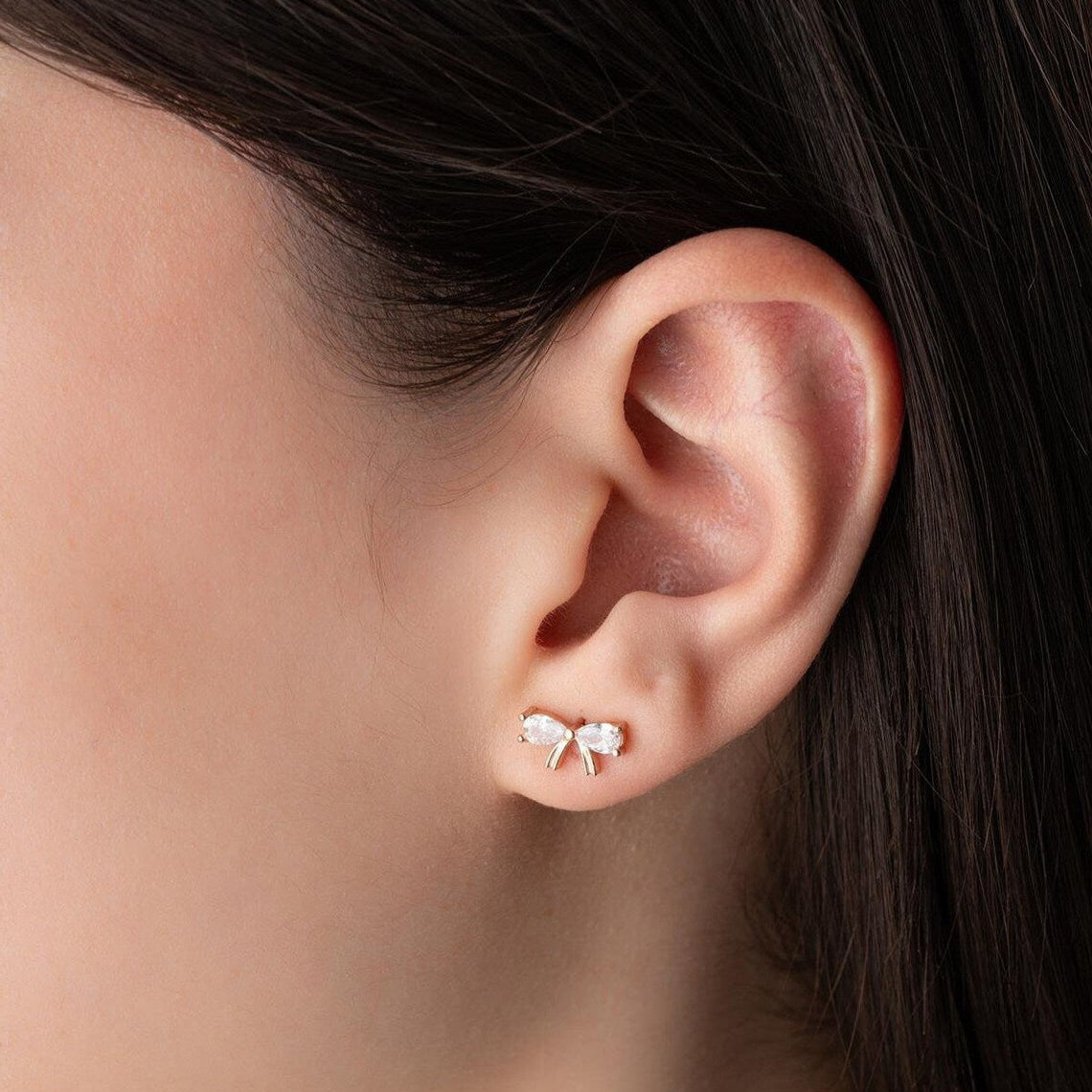 G23 Titanium Internally Threaded Pear CZ Ribbon Bow Top