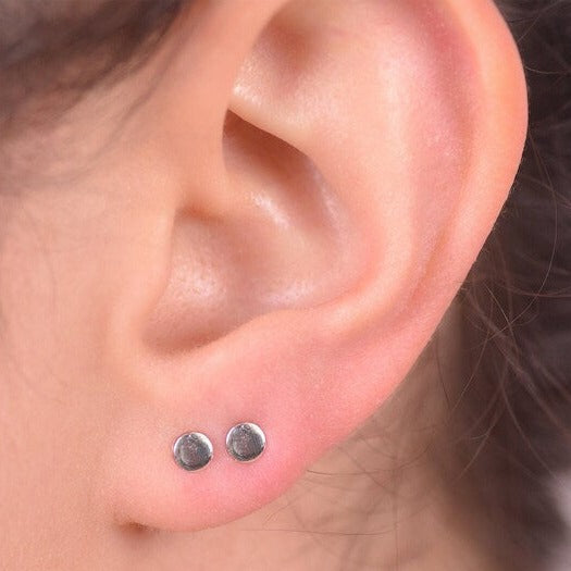 G23 Titanium 4mm Disc Internally Threaded Tragus Labret