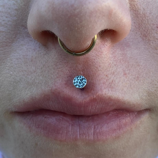 G23 Titanium Threadless Push In Hammered Circle Disc Labret