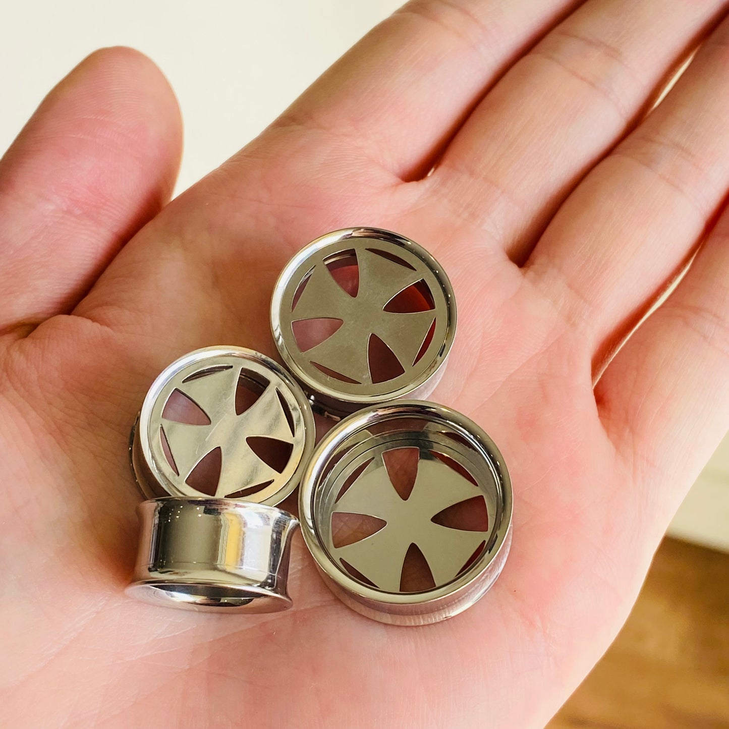 Giant Iron Cross Screw Fit Tunnel