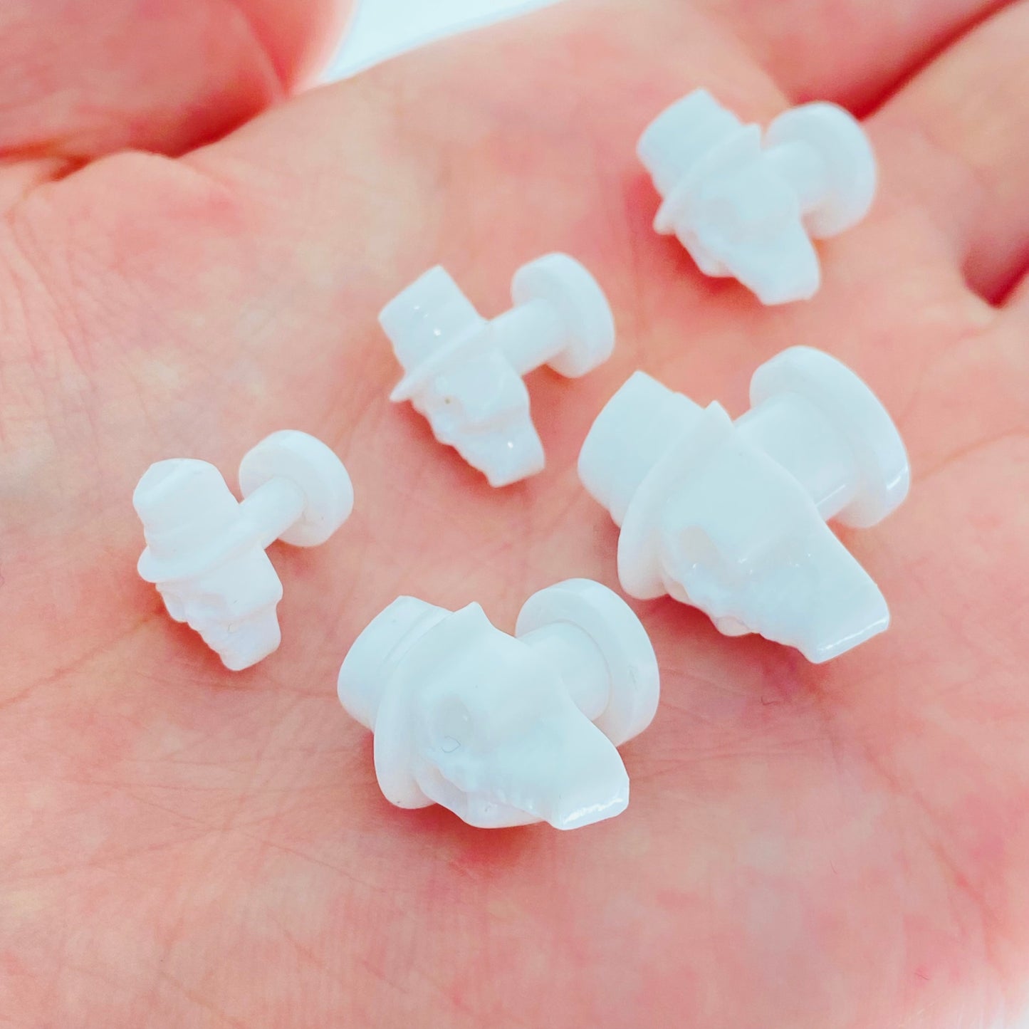 White Gambler Top Hat Skull Screw Plug 8G to 00G