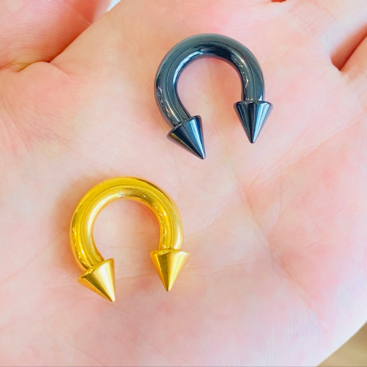 4G Ion Plated Spike Horseshoe