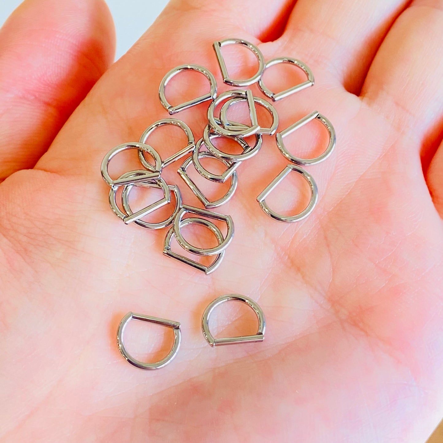 G23 Titanium D Shape Hoop Hinged Clicker Ring