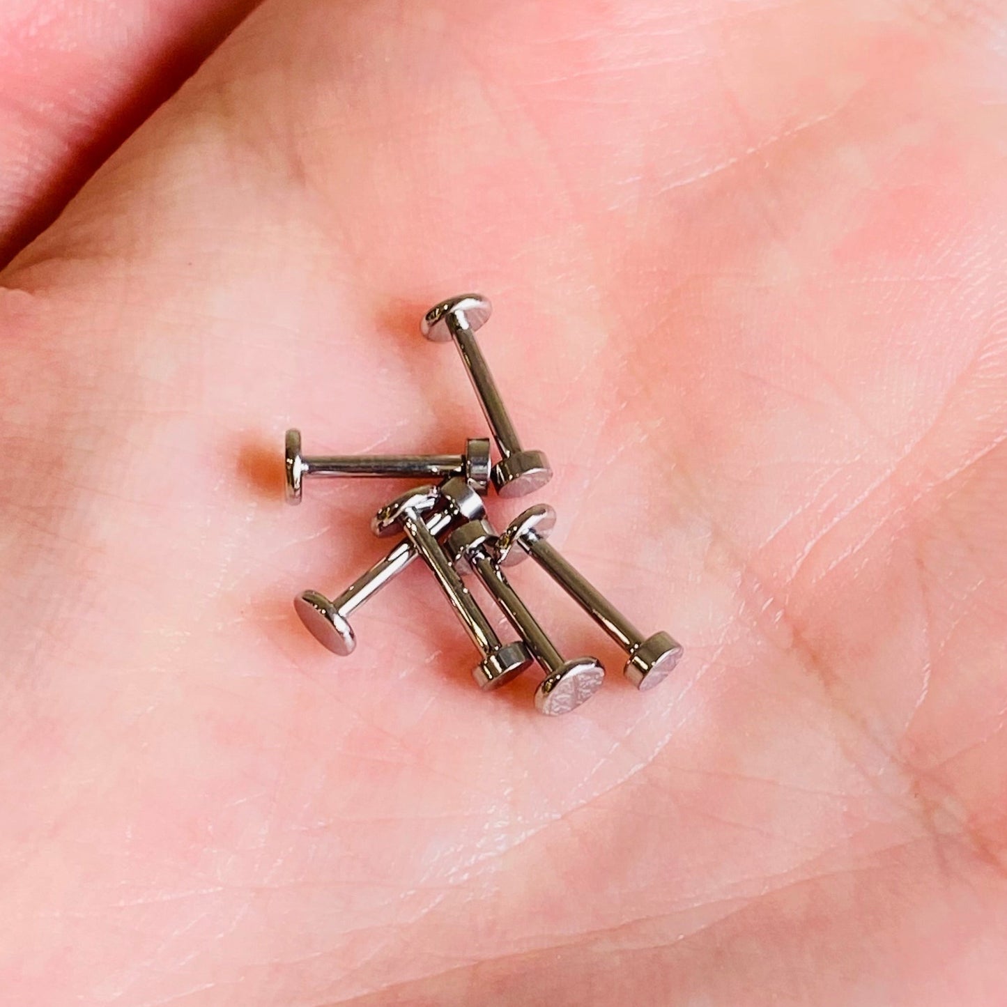 G23 Titanium 4mm Disc Internally Threaded Tragus Labret