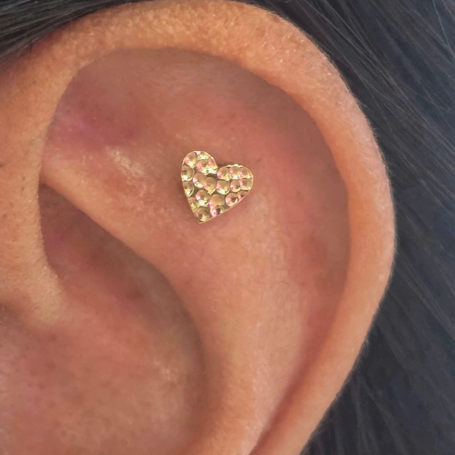 G23 Gold PVD Titanium Threadless Push In Hammered Heart Labret