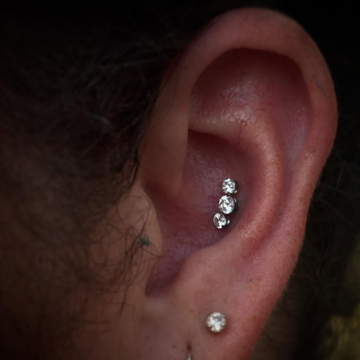 G23 Titanium Threadless Push In Prong Set 3 CZ Cluster Labret