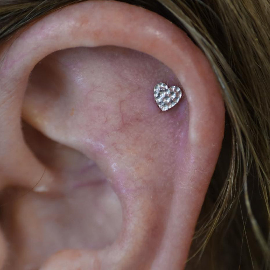 G23 Titanium Internally Threaded Hammered Heart Labret