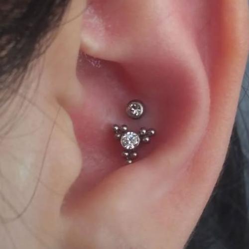 G23 Titanium Threadless Push In Triangle CZ Bead Cluster Labret