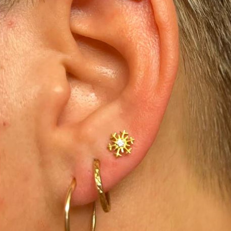 G23 Gold PVD Titanium Threadless Push In Snowflake Labret