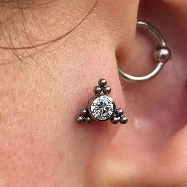 G23 Titanium Threadless Push In Triangle CZ Bead Cluster Labret