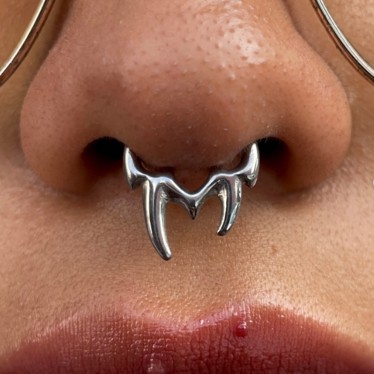 G23 Titanium Tribal Fangs Hinged Clicker