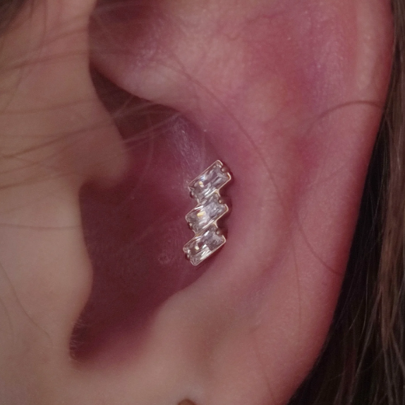 G23 Gold PVD Titanium Threadless Push In 3 Slanted Baguette CZ Labret