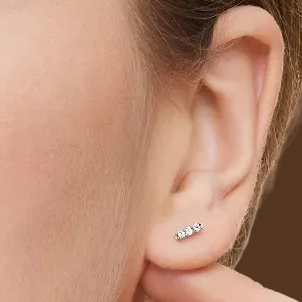 G23 Titanium Threadless Push In Triple CZ Bar Labret
