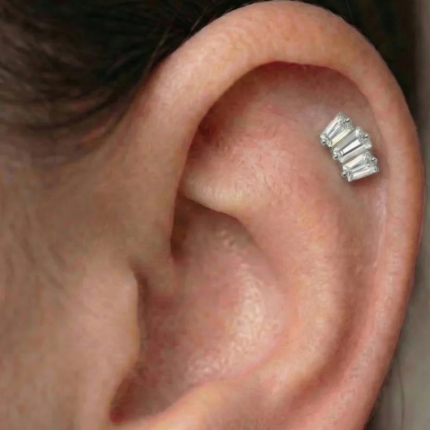G23 Titanium Threadless Push In 3 Baguette CZ Cluster Labret