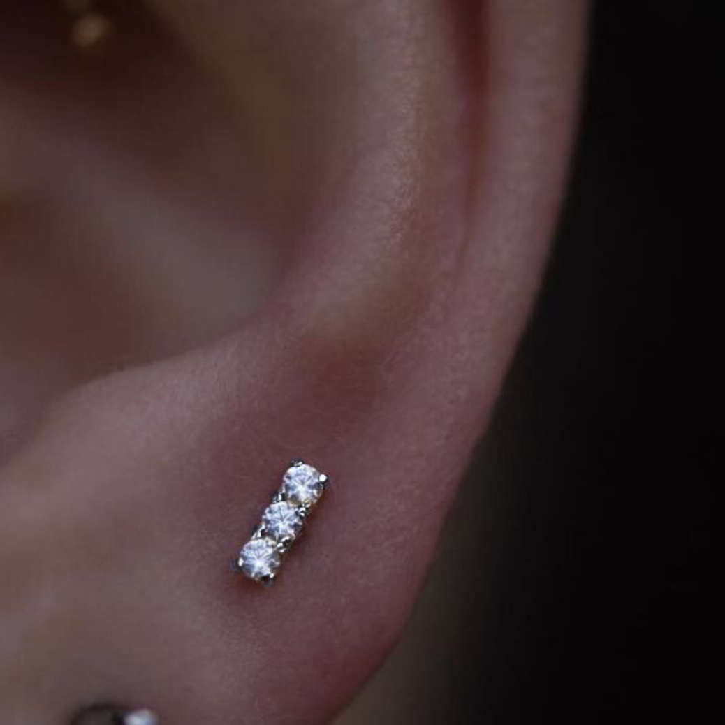 G23 Titanium Internally Threaded Triple CZ Bar Labret