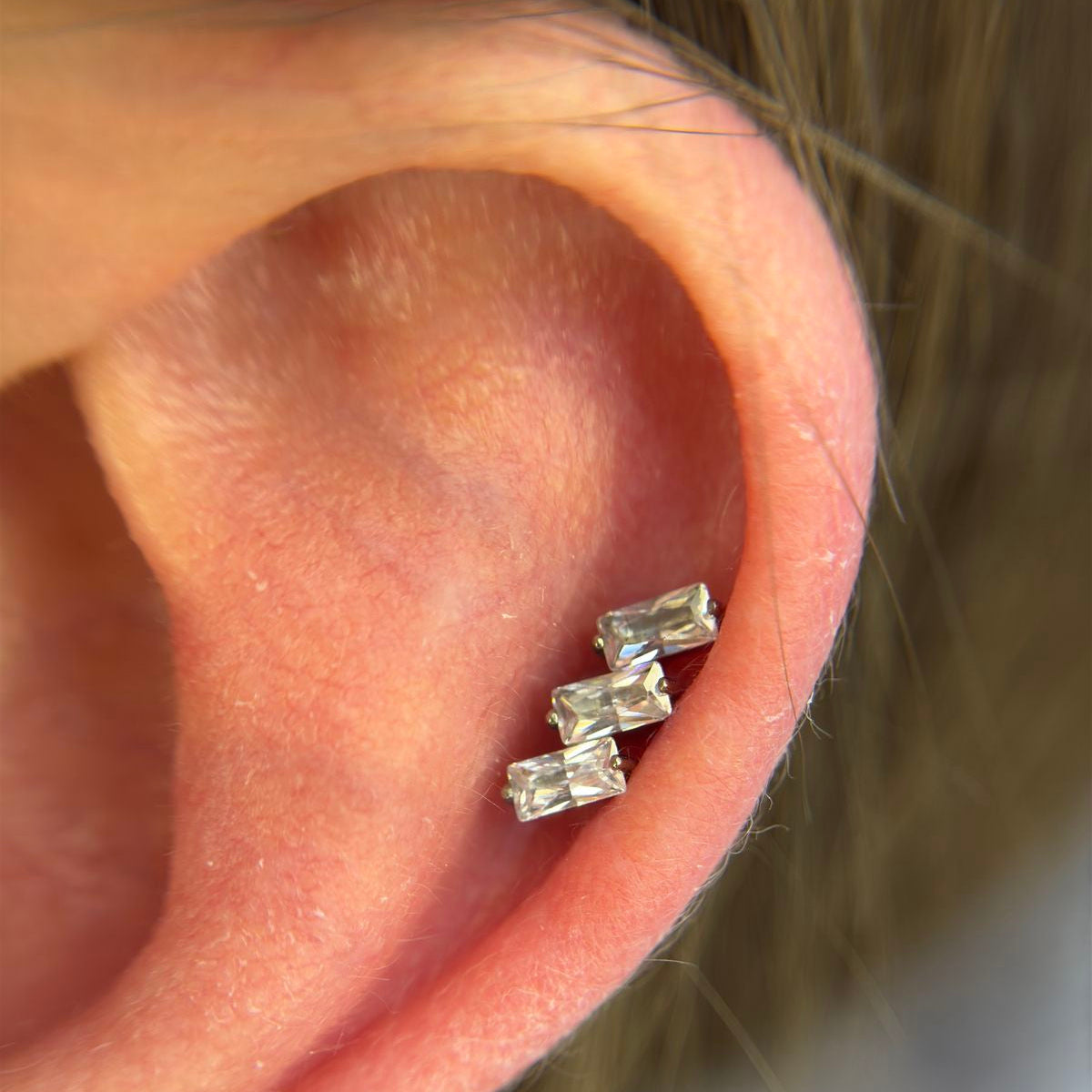 G23 Titanium Threadless Push In 3 Slanted Baguette CZ Labret