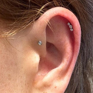 G23 Titanium Threadless Push In Curved Bar 3 CZ Tragus Labret