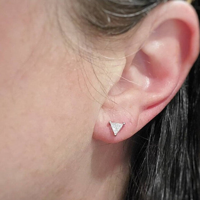 G23 Titanium Internally Threaded Triangle CZ Tragus Labret