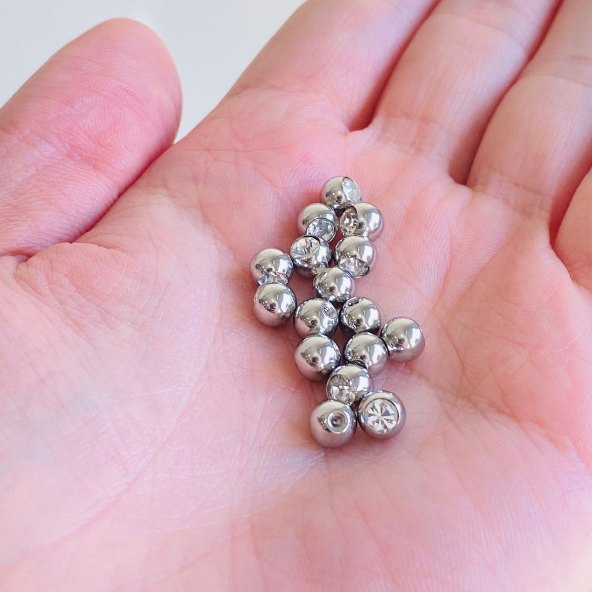 Steel CZ Gem Externally Threaded Ball Steel CZ Gem Externally Threaded Ball