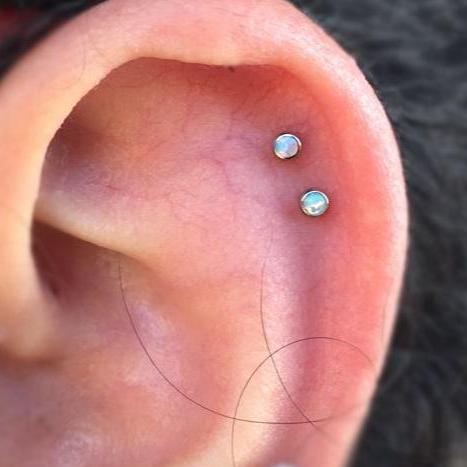 G23 Titanium Threadless Push In Flat White Opal Labret Tragus