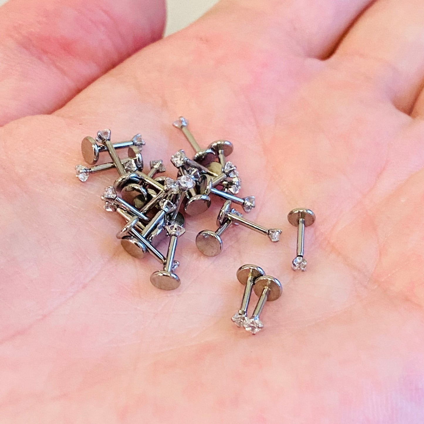 20G Prong Set CZ Threadless Push Click Pin Labret