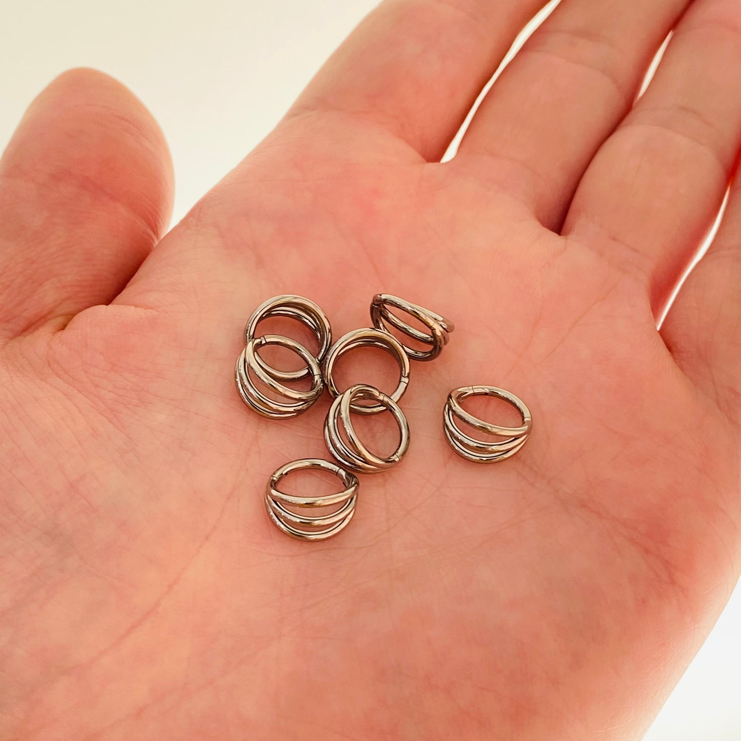 G23 Titanium Triple Hoop Hinged Segment Clicker