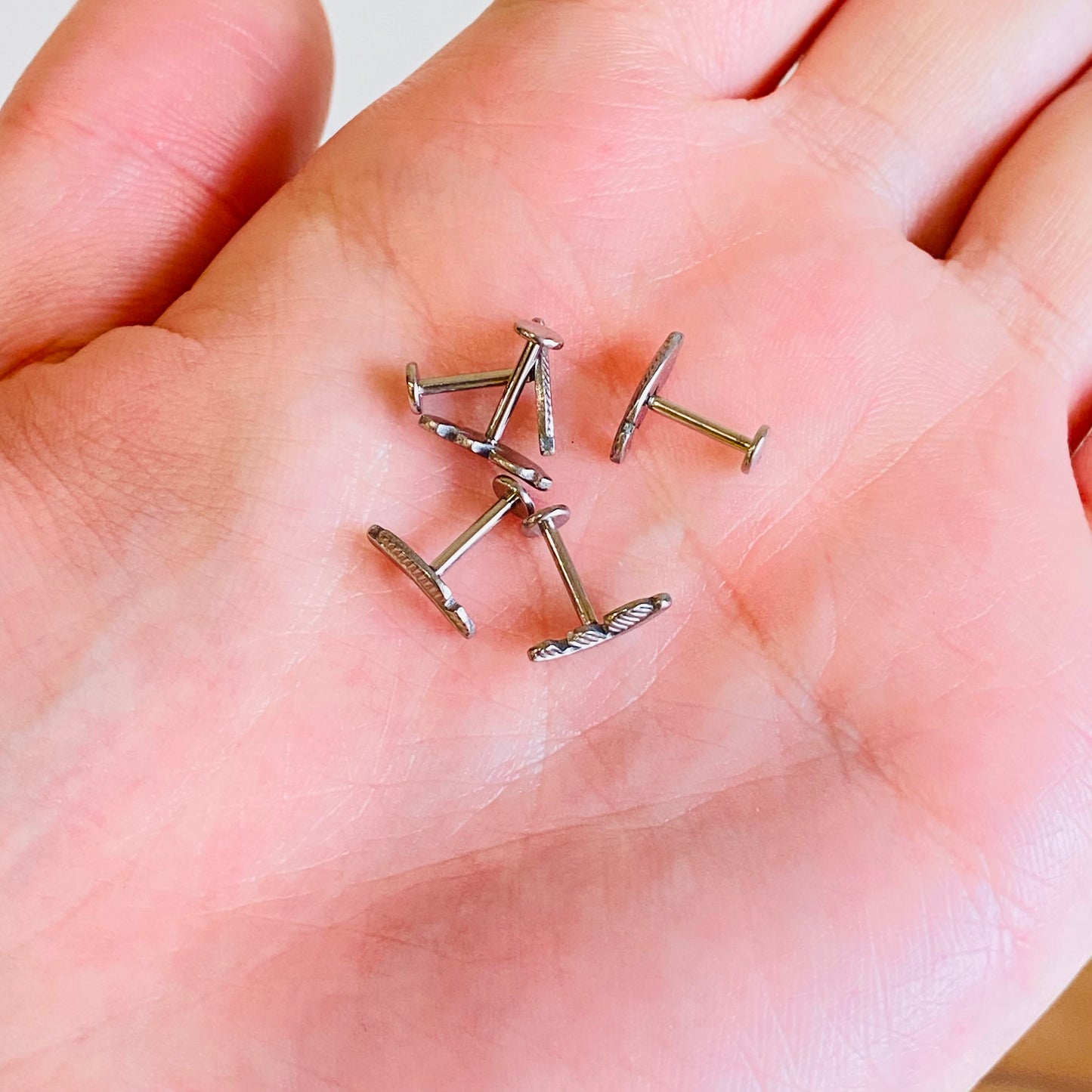 G23 Titanium Internally Threaded Feather Leaf Labret
