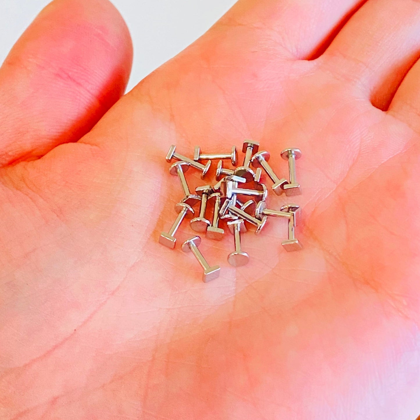 16G Steel Square Internally Threaded Tragus Labret